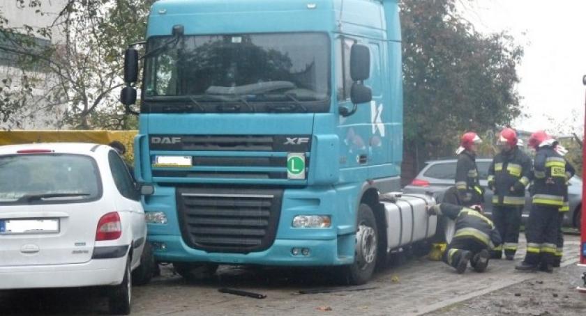 Kartuzy. Mężczyzna przygnieciony przez ciężarówkę