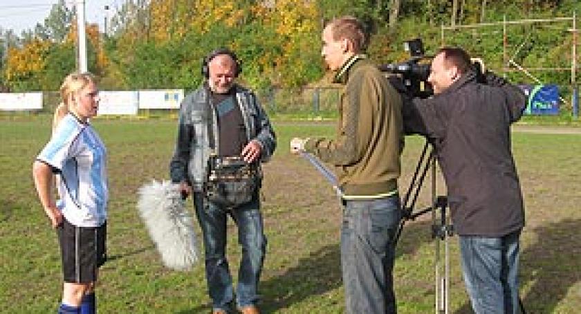Kartuska drużyna piłkarska dziewczyn w TVP1