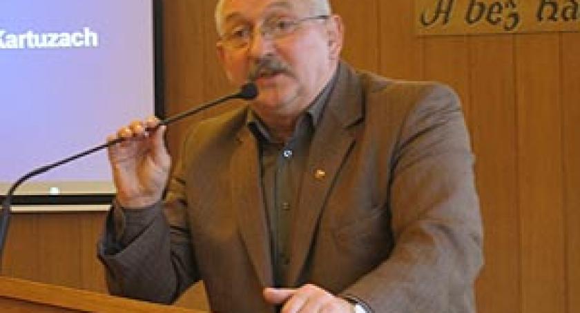 Radny A. Pryczkowski zarzuca gazetom nierzetelność. Sesja Rady Miejskiej w Kartuzach