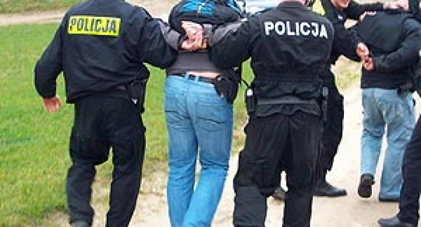 Policyjny pościg za terrorystami. Porwali pracownicę starostwa i zostawili wąglika
