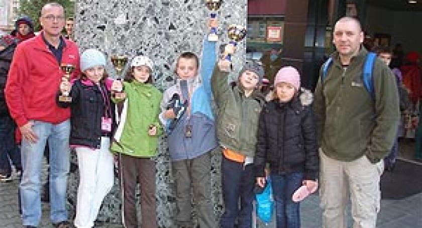 Dwadzieścia medali i cztery puchary kartuskich pływaków
