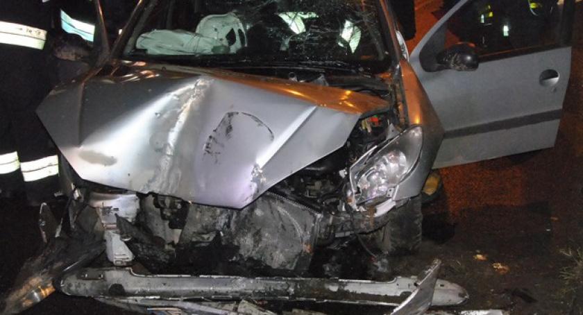 Borkowo. Peugeot skasowany na wiadukcie