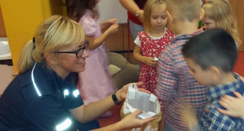 Kartuzy. Policjanci z wizytą u przedszkolaków 