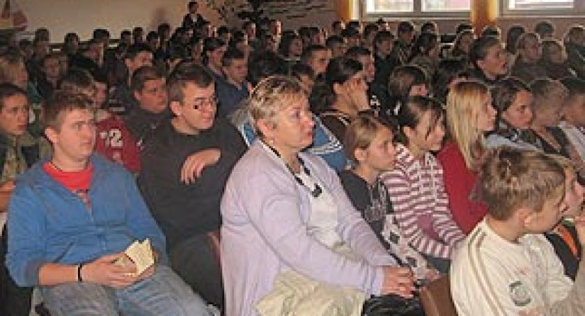 Jak uchronić się przed uzależnieniami. Projekt „Stop narkotykom”