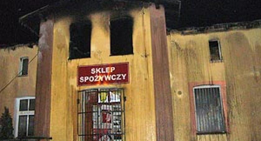 Stężyca. Podpalono budynek mieszkalno-usługowy. Ludzie wyskakiwali z okien