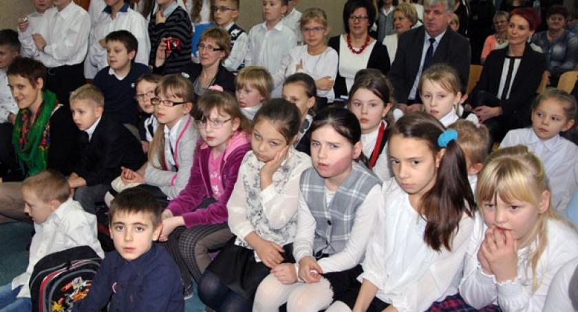 Jasełka, kolędy i świąteczny nastrój w mściszewickiej szkole