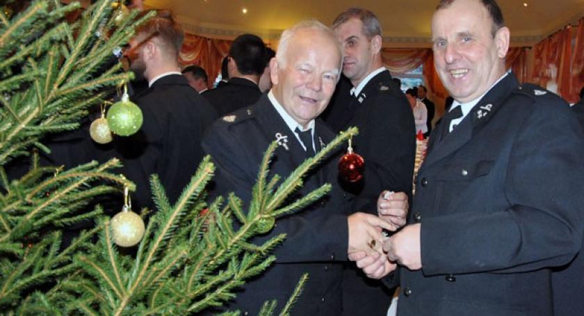 Dzierżążno. Strażacy z całego powiatu dzielili się opłatkiem 