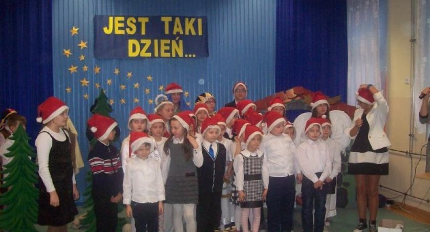 Wilanowo. Wigilia szkolna, gwiżdże i paczki dla potrzebujących