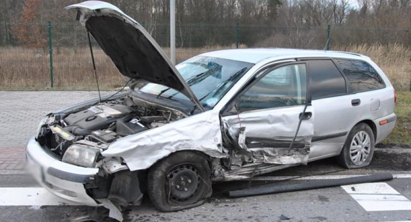Nowy Tuchom. Zderzenie mazdy z volvo