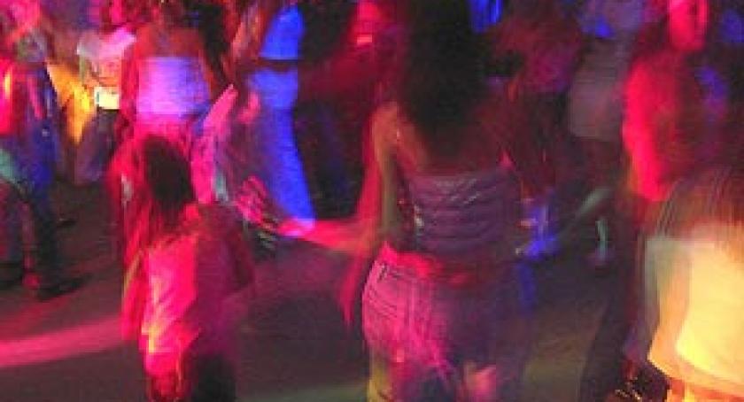 Dyskoteki pod okiem policji. Właściciele klubów mogą stracić koncesję na sprzedaż alkoholu