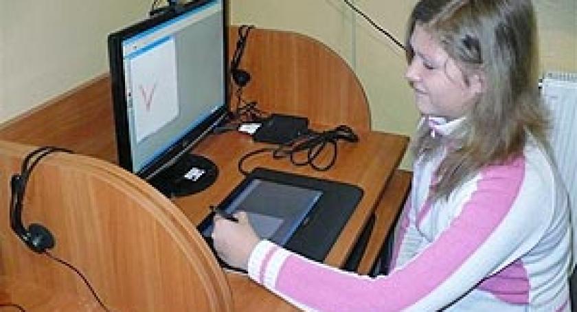 Otwarto darmową kafejkę internetową