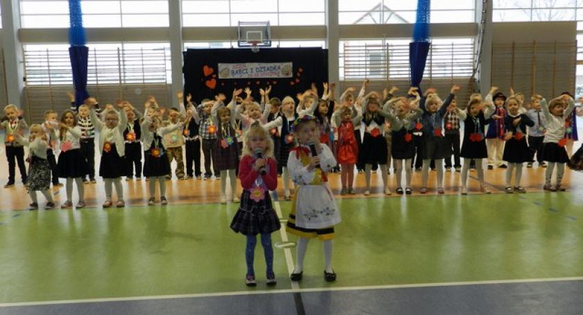 Kiełpino. Dzień Babci i Dziadka z taneczną niespodzianką
