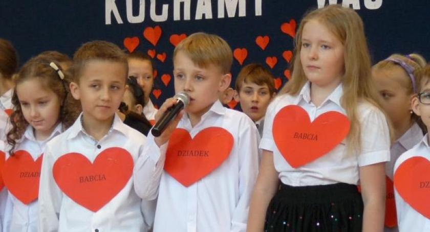 Gowidlino. Uczczono Dzień Babci i Dziadka