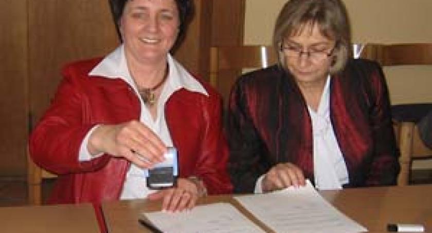 Pierścień coraz bliżej