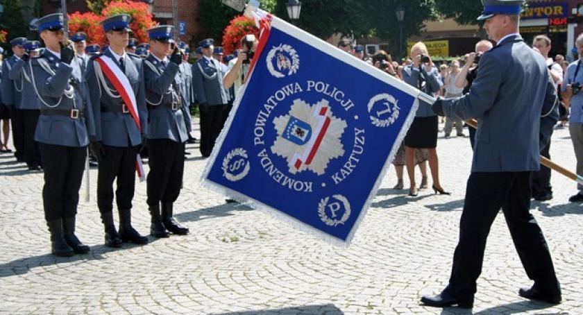 Ile kosztował sztandar dla kartuskich policjantów?