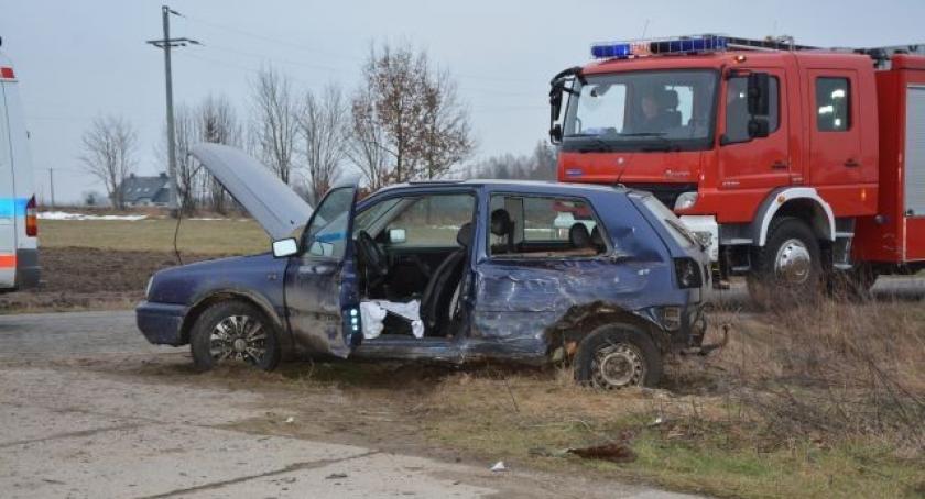 Kawle Dolne. Zderzenie Golfa z samochodem dostawczym