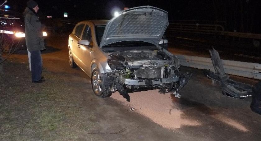 Leźno. Opel Astra wypadł z drogi