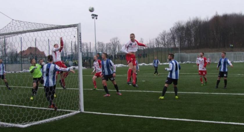 Piłka Nożna. III-ligowe derby powiatu na remis
