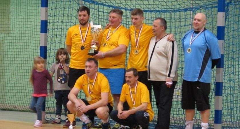 Przodkowo. Oldboysi powitali wiosnę na boisku 