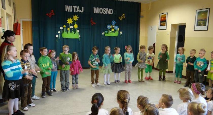 Tak uczniowie powitali wiosnę w Kożyczkowie