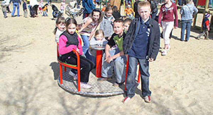 Żukowo. Maluchom przekazano odnowiony plac zabaw