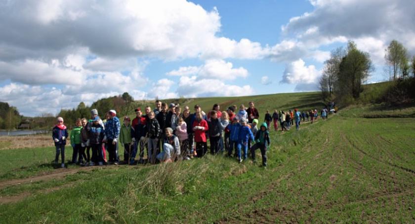 Uczniowie z Miszewa sprzątali las