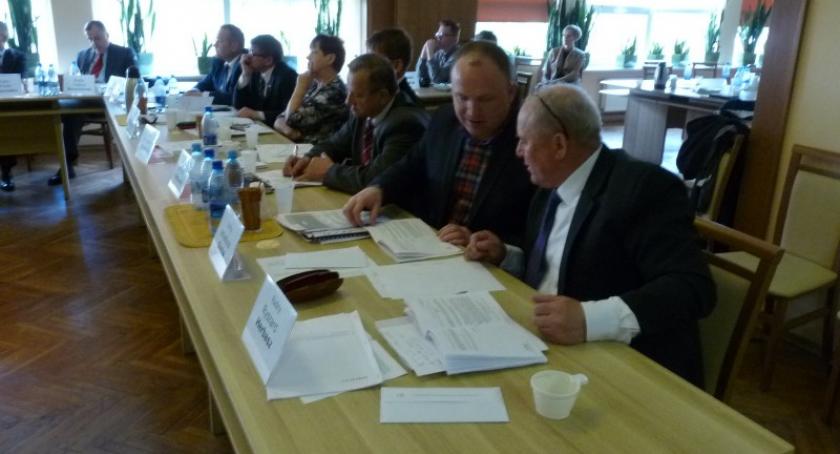 Radny wnioskuje o budowę ścieżki rowerowej i boiska w Dzierżążnie