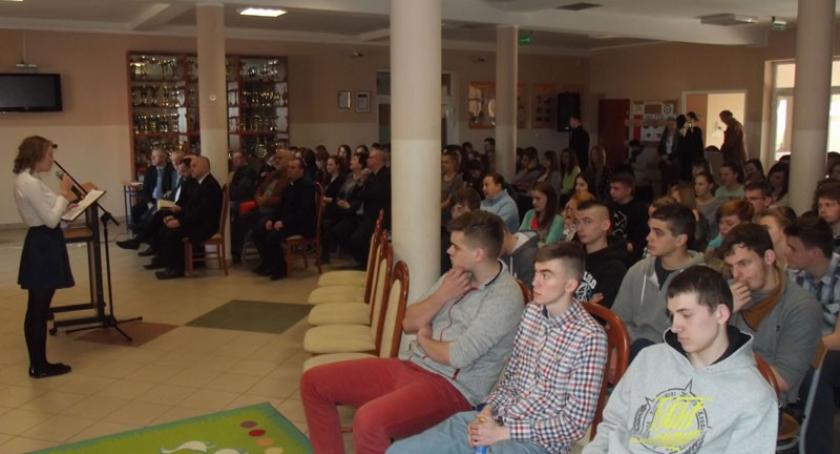 Sierakowice. Przybliżali młodzieży postać ks. Bernarda Łosińskiego