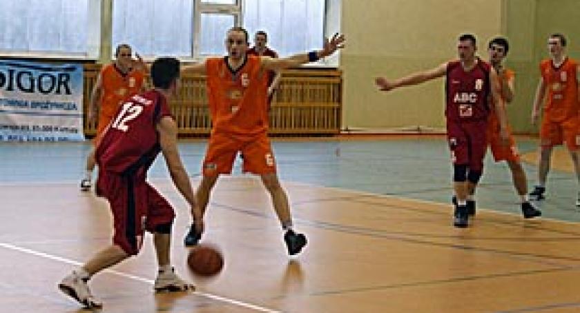 Bat potwierdził swoją dominację. Koszykarskie derby powiatu