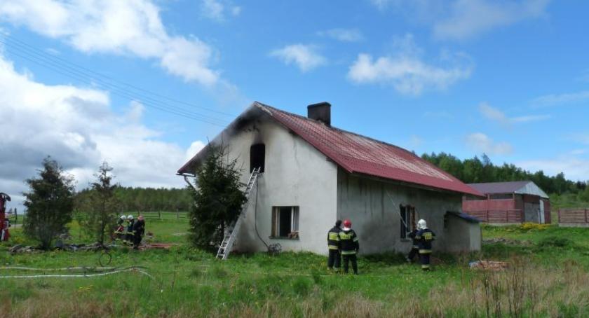 Pożar domu w Łapinie Kartuskim - budynek nie nadaje się do zamieszkania