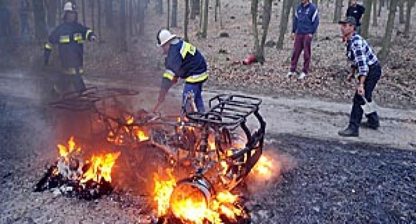 Quad zapalił się w lesie