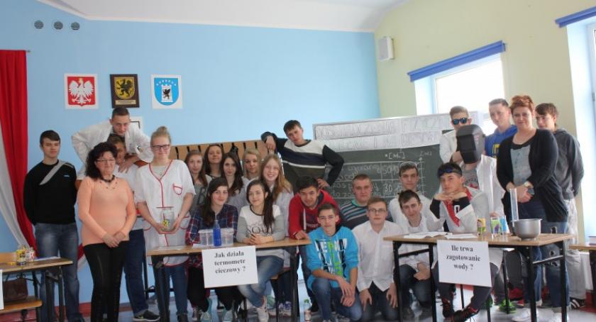 Dwa oblicza fizyki w przodkowskim gimnazjum