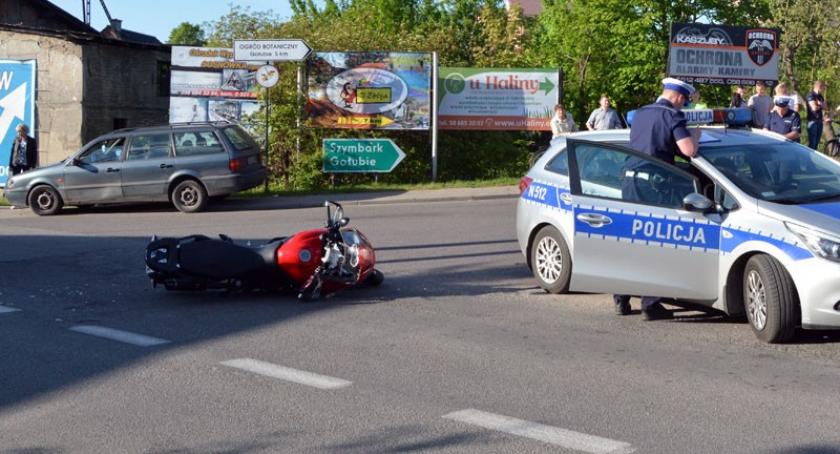 Stężyca. Motocyklista ranny po zderzeniu z passatem 