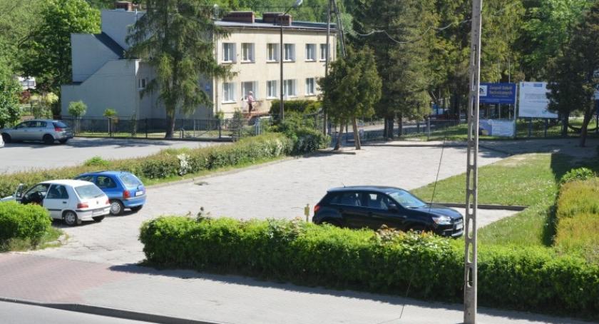 Kartuzy. Radni chcą wprowadzić zakaz palenia przy Zespole Szkół Technicznych