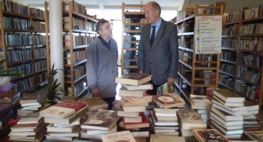 Biblioteka w Chmielnie wzbogaciła się o 240 woluminów
