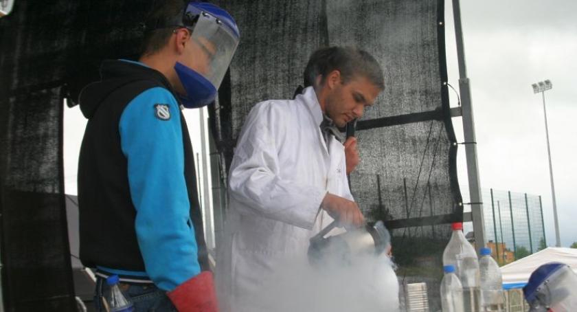 Somonino. Piknik edukacyjny z fizyką, biologią i chemią