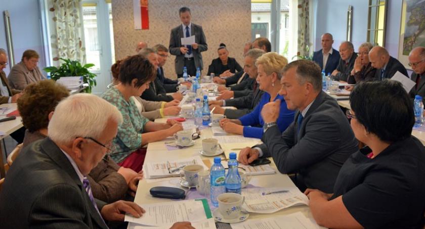 Chmielno. Radni przeciwko utworzeniu gimnazjum w Borzestowie 