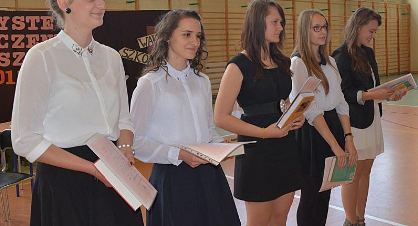 Powiat. Odebrali świadectwa i rozpoczęli wakacje