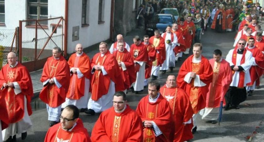 Roszady w parafiach. Zmiany wikariuszy w Wygodzie, Przodkowie, Kartuzach i Gowidlinie