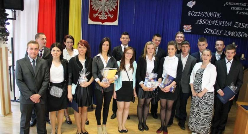 Nagrody, dyplomy, gratulacje i... pożegnania w ZSP Somonino