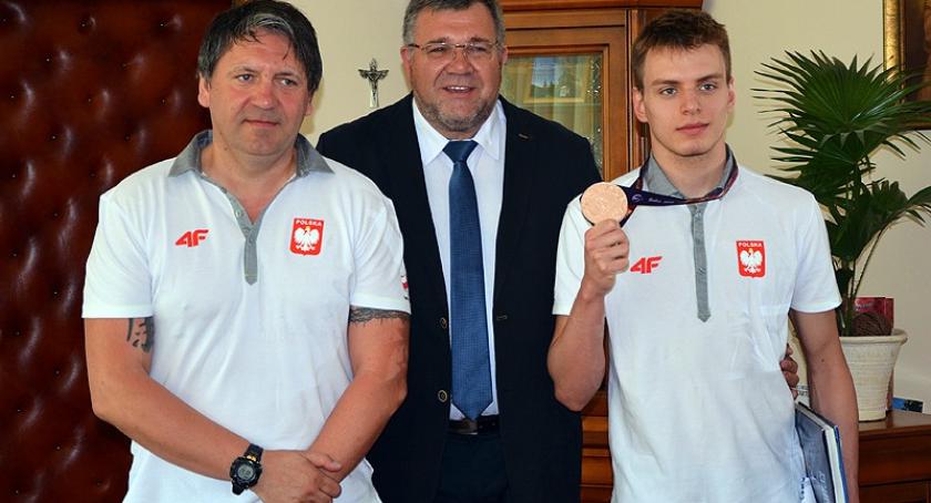 Burmistrz Kartuz pogratulował sukcesu Jakubowi Skierce