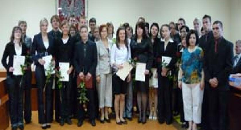 Stypendia dla najlepszych 29 żaków z terenu powiatu