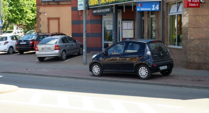Kartuzy. Kres zastawiania chodnika przy centrum handlowym na ul. Gdańskiej?