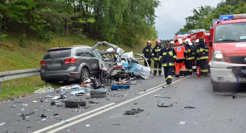 Borkowo. Wypadek z udziałem czterech pojazdów -  nie żyje 28-latek