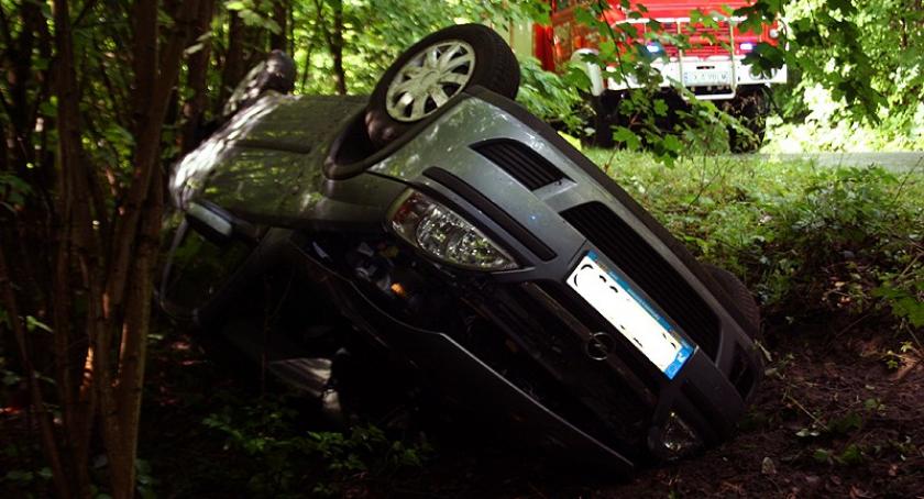 Somonino-Egiertowo. Opel corsa dachował