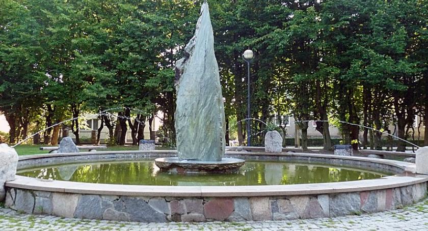 Woda w fontannach nie sprzyja kąpieli