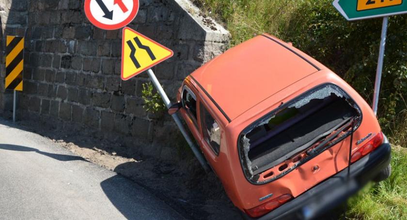 Sierakowice. Seicento zatrzymało się na wiadukcie