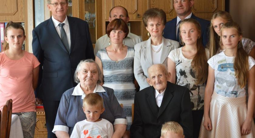 Mściszewice. Władze gminy z wizytą u kamiennych jubilatów