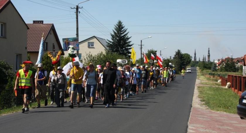 Kaszubi w drodze na Jasną Górę minęli Licheń 