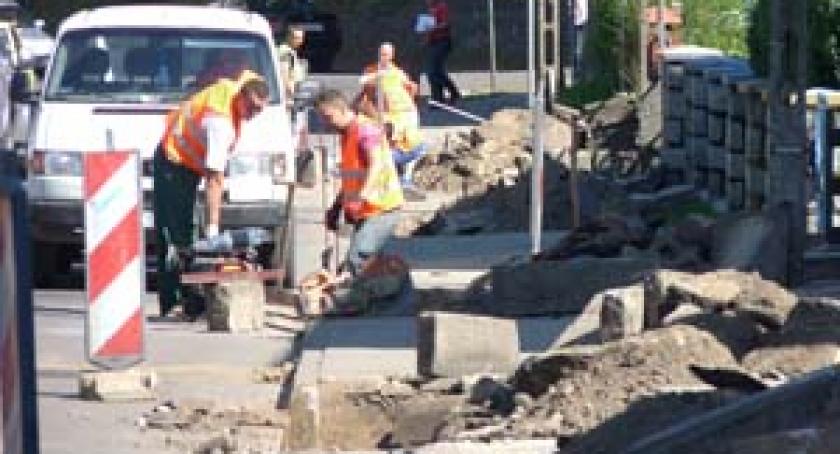 Kartuzy. Trwa remont ulic Jeziornej i Zamkowej 